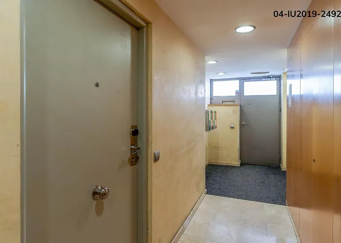 4256 - Ab Les Corts Bi شقة برشلونة