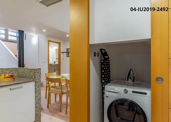 4256 - Ab Les Corts Bi شقة
