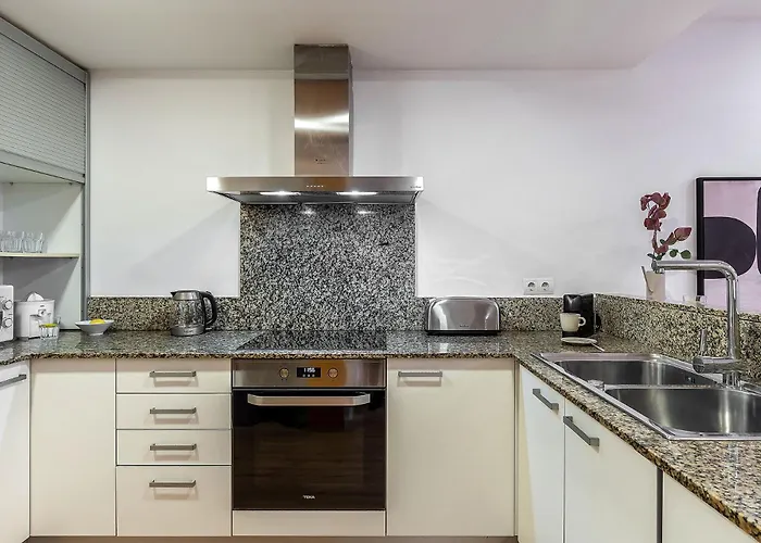4256 - Ab Les Corts Bi شقة