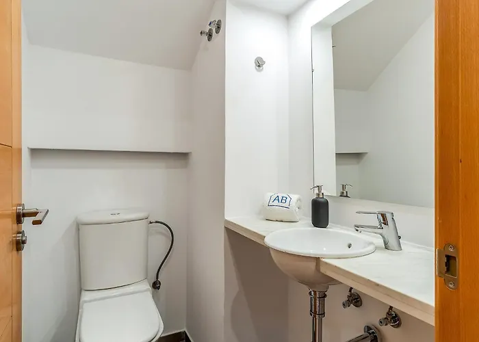 4256 - Ab Les Corts Bi شقة برشلونة